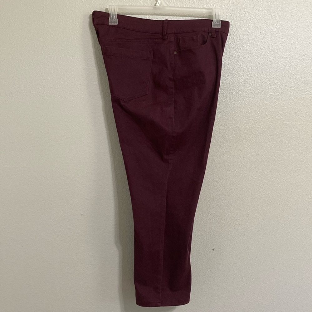 Bandolino Beautiful Burgundy relax fit Jeans